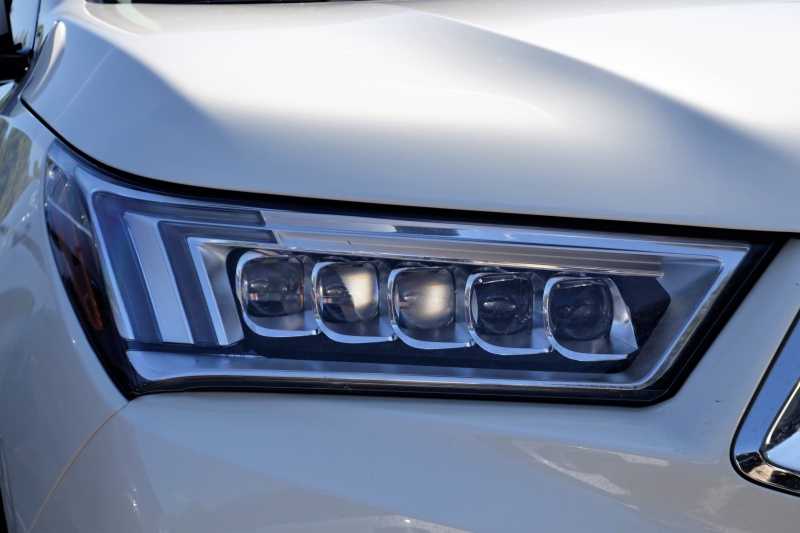 concession-ENTRECASTEAUX-min_acura-headlamp-2834131